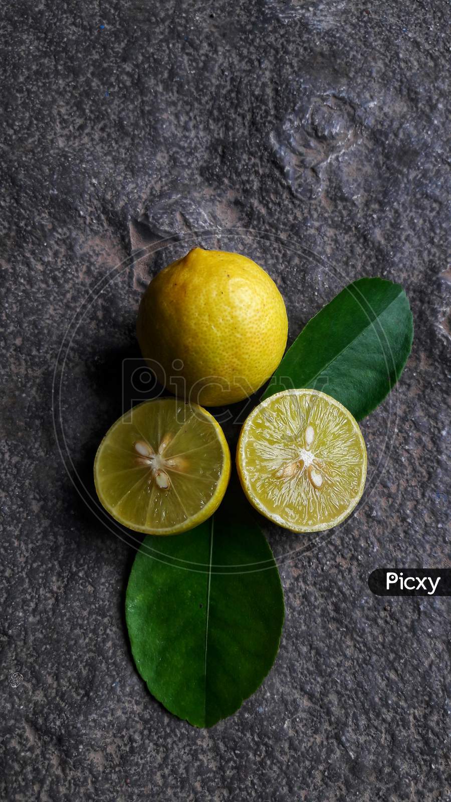 Lemon cut mobile Photography