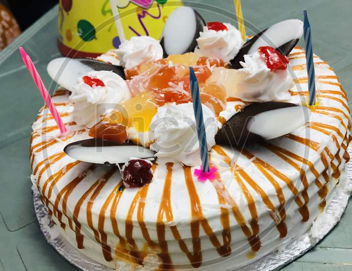 Pineapple Birthday cake celebration