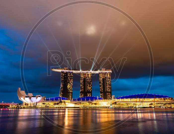 Beautiful Leger Show Shot With Marine Bay Send, Singapore 2020