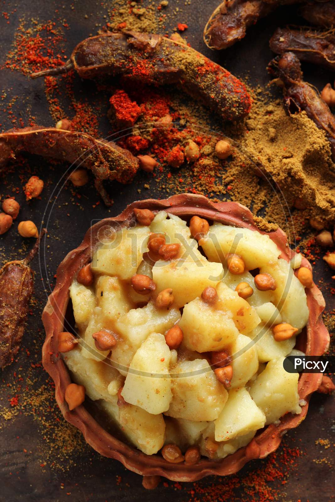 Popular Bengali street food, Alu-kabli, served in earthen plate