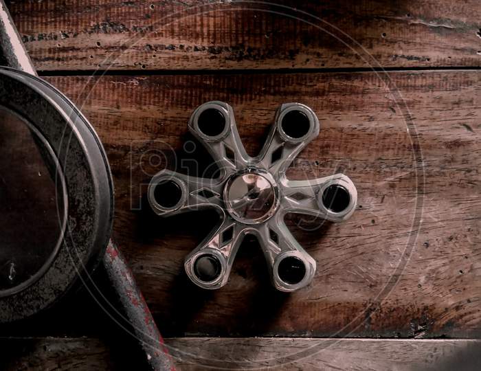 Hand spinner photography