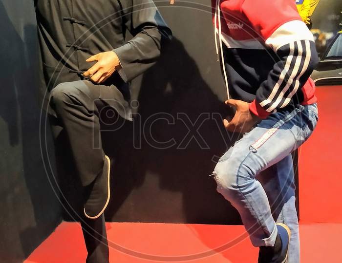 Follow your right mender , Jackie Chan, wax museum, wax statue