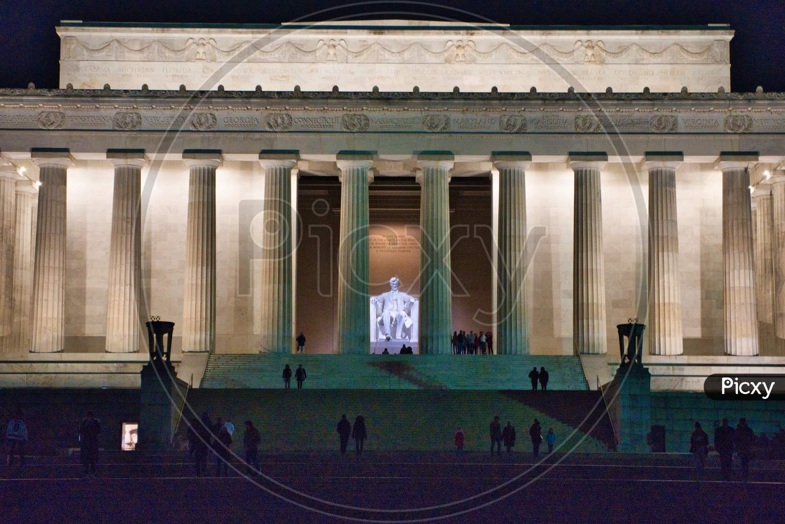 View of the Lincoln Memorial at night