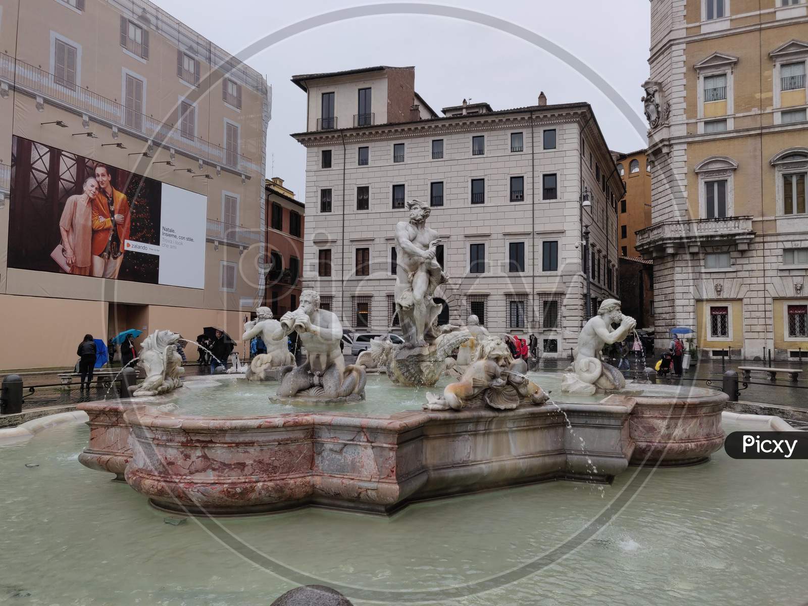 Fontana del Moro, Piazza Navona