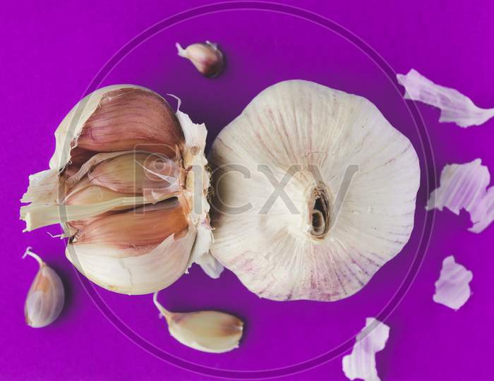 Top View Beautiful Garlic Picture , Purple Background