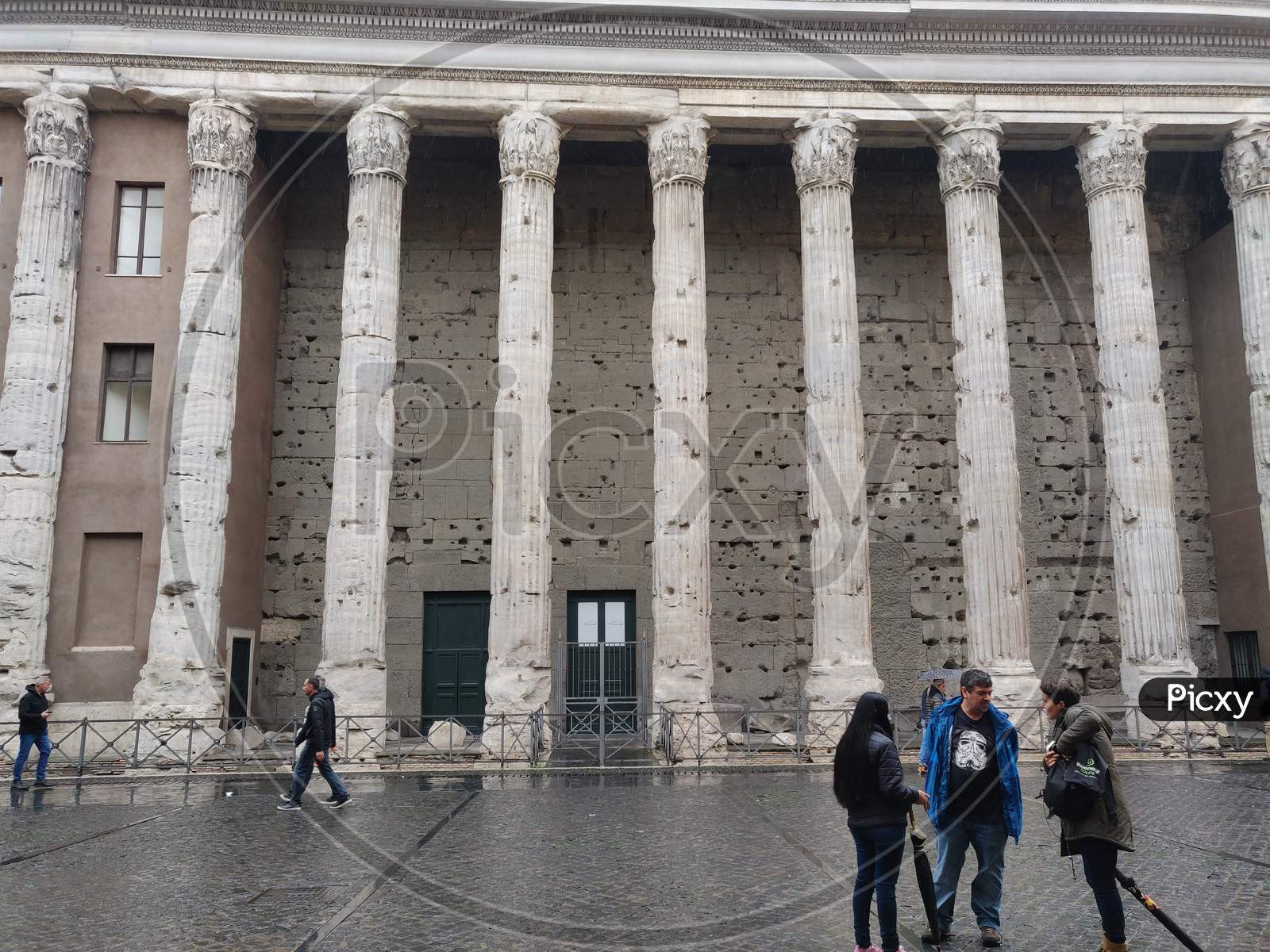 Beautiful Ancient Style Pillars