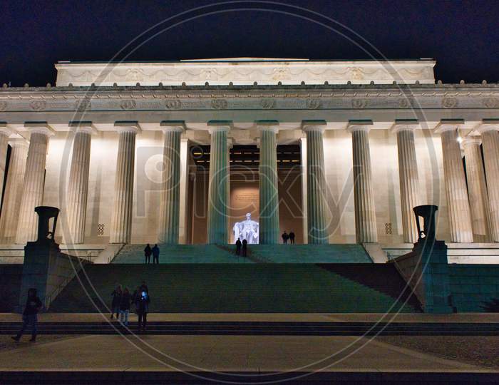 View of the Lincoln Memorial at night
