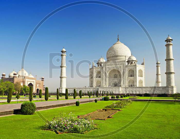 Taj Mahal , historical place in India