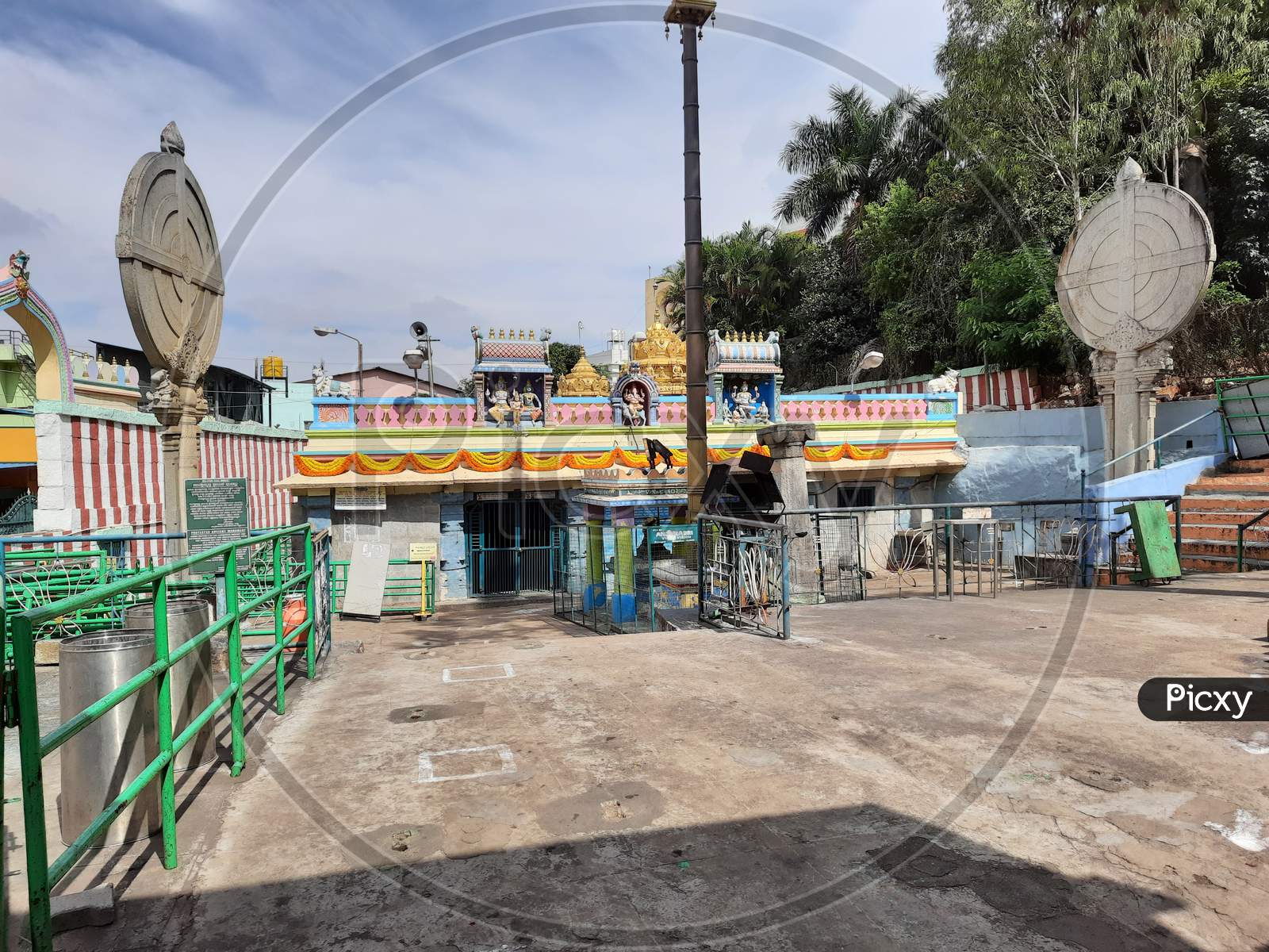 Image Of Closeup Of Sri Gavi Gangadhareshwara Temple With Entrance Gate