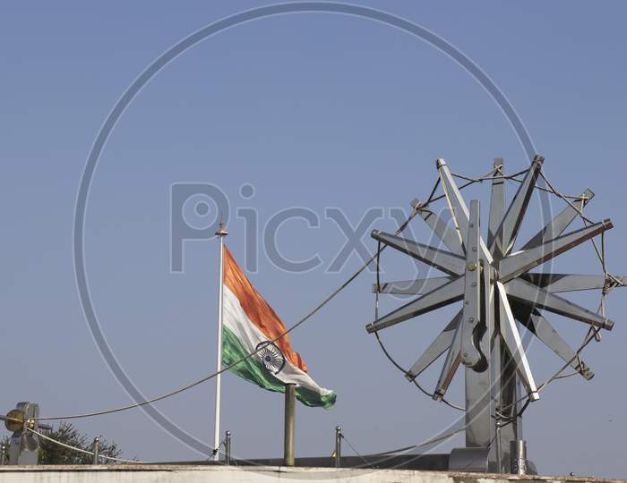 new delhi, india, 10th jan 2021, indian flag and Steel Charkha (Spinning wheel) was made popular by Gandhi when he used it to spin his own khadi clothes.