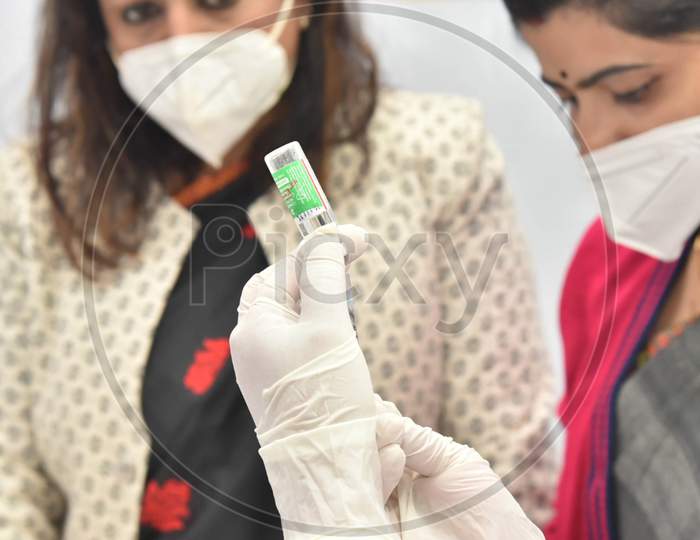 A medic shows a Covishield vaccine dose, after the virtual launch of COVID-19 vaccination drive by Prime Minister Narendra Modi, at GMCH hospital in Guwahati on Jan 16,2021