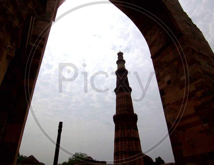 Arch-Qutub Minar-Iron Pillar-Sky at Qutub Complex, Mehrauli, Delhi