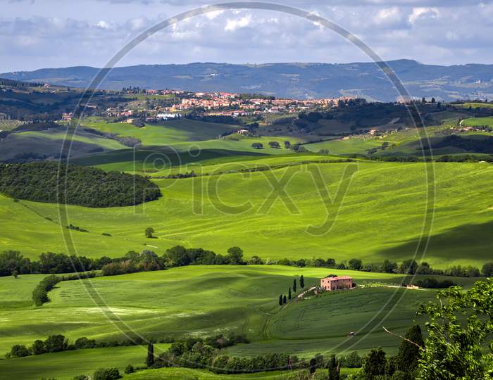 Pienza, Tuscany/Italy - May 18 : Countryside Of Val D'Orcia In Pienza On May 18, 2013