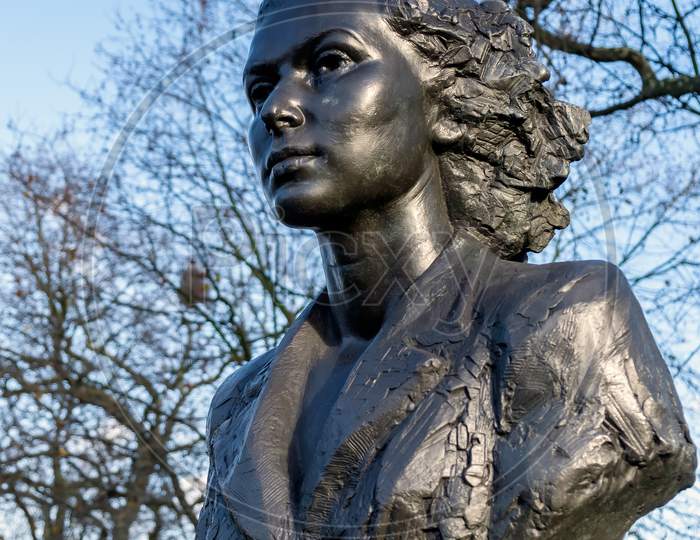 Statue Of Violette Szabo In London