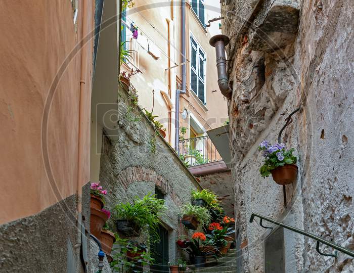 Riomaggiore, Liguria/Italy  - April 21 : Street Scene Of Riomaggiore Liguria Italy On April 21, 2019