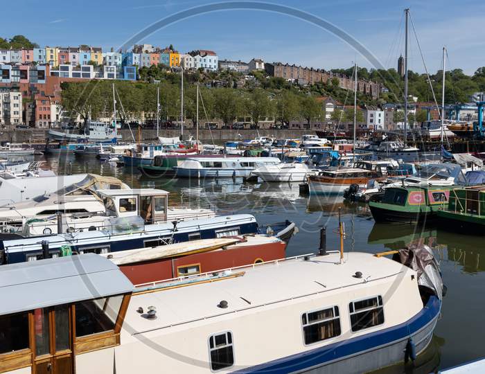 Bristol, Uk - May 14 : View Of Boats And Colourful Apartments Along The River Avon In Bristol On May 14, 2019