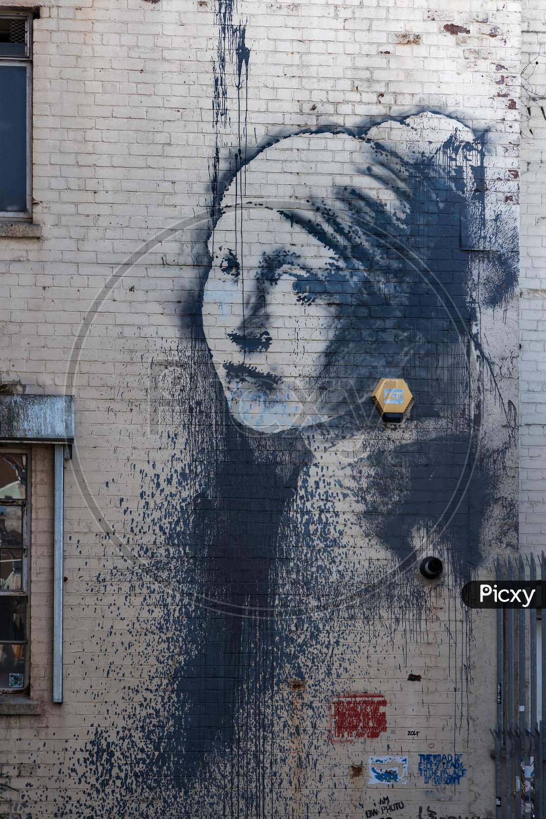 Bristol, Uk - May 14 : Woman'S Portrait Graffiti On A Wall  In Bristol On May 14, 2019