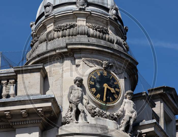 Bristol, Uk - May 14 : Impressive Clock Above The Jetty Restaurant In Bristol On May 14, 2019