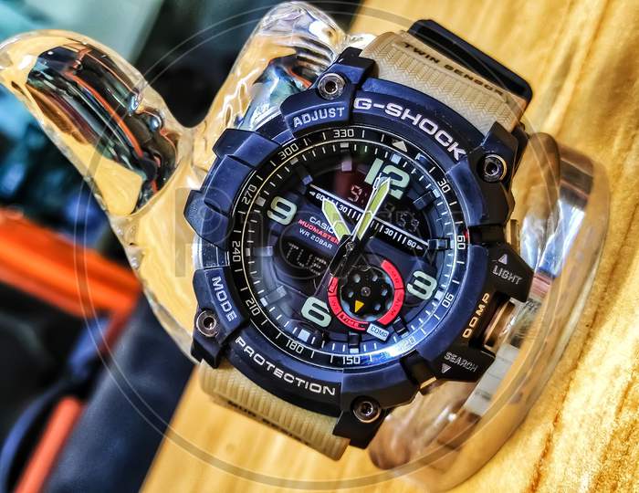 Image of G shock watch wearing on hand WG163190 Picxy