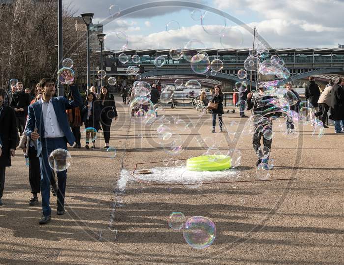 Bubblemaker On The Southbank Of The Thames
