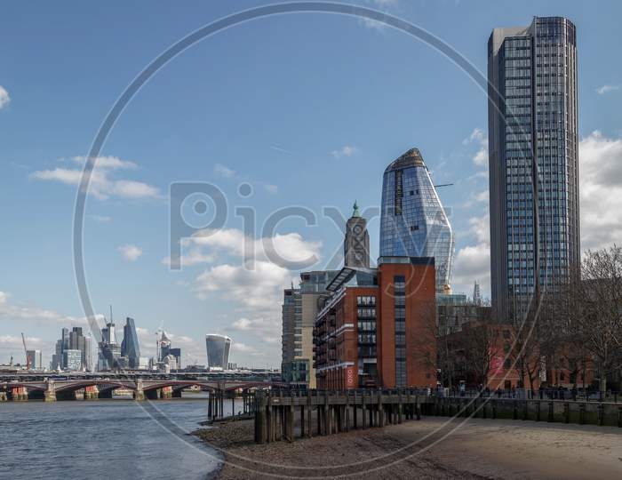 London/Uk - March 21 : View Down The Thames To The City Of London On March 21, 2018. Unidentified People.