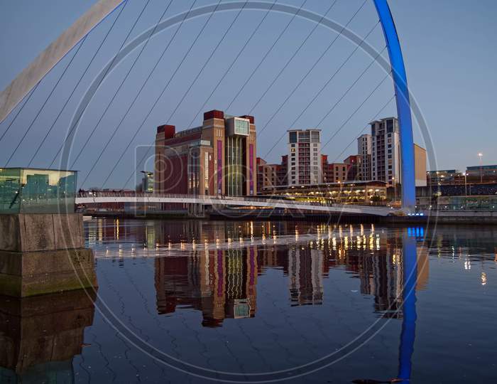 Gateshead, Tyne And Wear/Uk - January 20 : View Of The Millennium Bridge At Dusk In Gateshead, Tyne And Wear On January 20, 2018