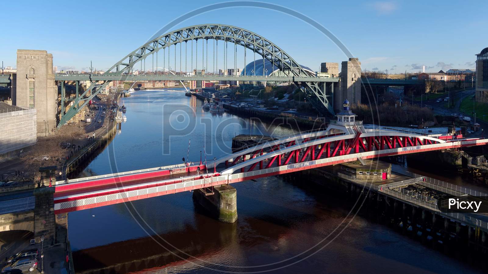 Newcastle Upon Tyne, Tyne And Wear/Uk - January 20 : View Of The Tyne  And Swing Bridges In Newcastle Upon Tyne, Tyne And Wear On January 20, 2018