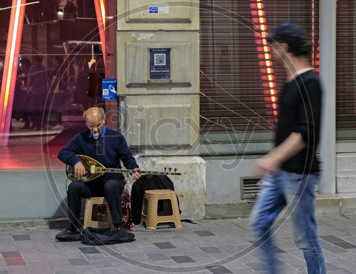 Istanbul, Turkey - May 24 : Busking At Night In Istanbul Turkey On May 24, 2018. Unidentified People