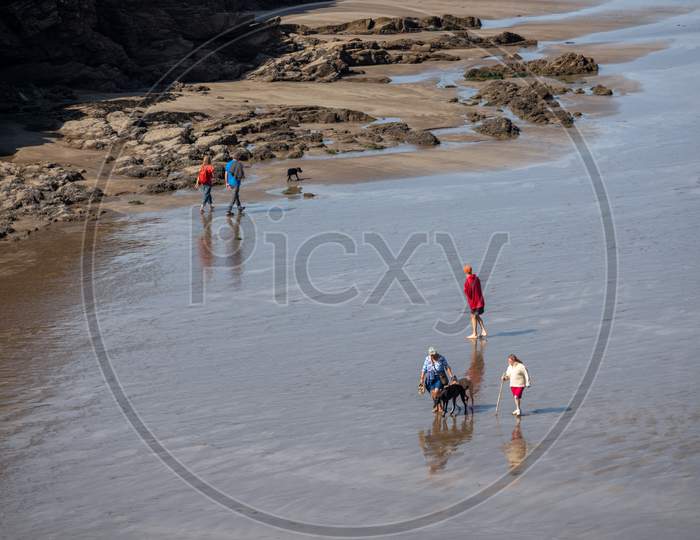 Little Haven, Pembrokeshire/Uk - September 14 : People Walking On The Beach At Little Haven Pembrokeshire On September 14, 2019. Unidentified People