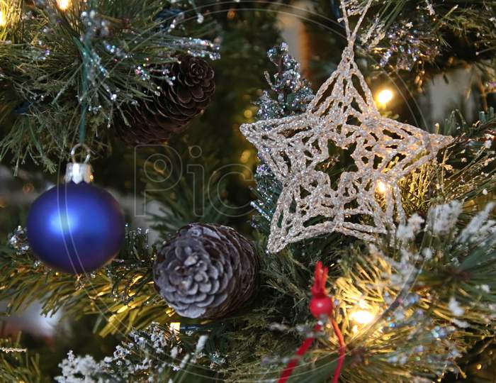 East Grinstead, West Sussex/Uk - December 20 : Christmas Tree Decoration In East Grinstead West Sussex On December 20, 2017