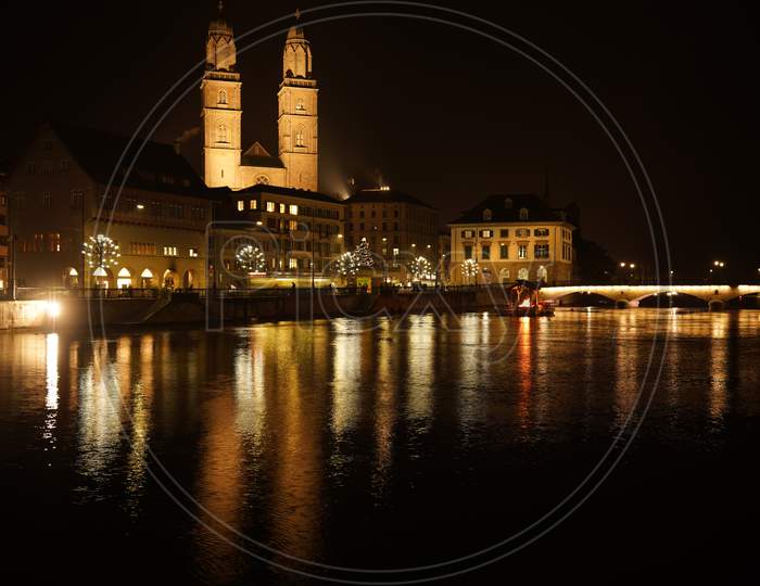 Major Church Grossmünster In Old Town Of Zurich Days Before Christmas.