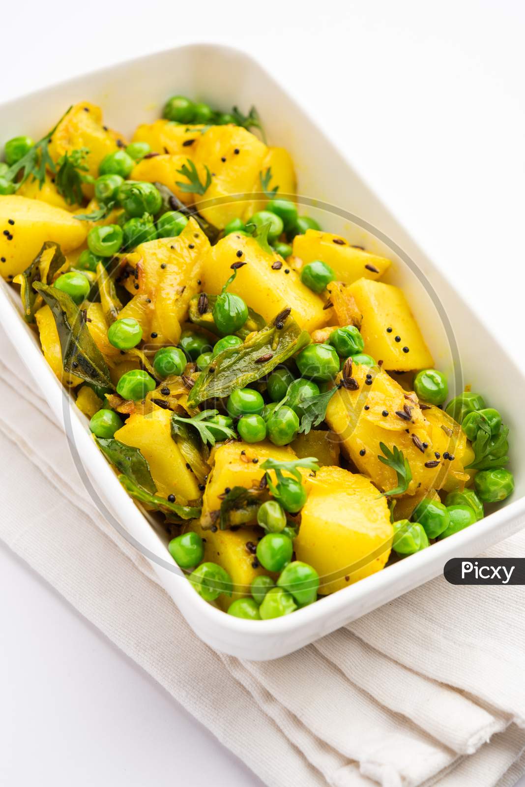 Image of Aloo Matar Ki Sookhi Sabzi, Indian Dry Potato Green Peas ...