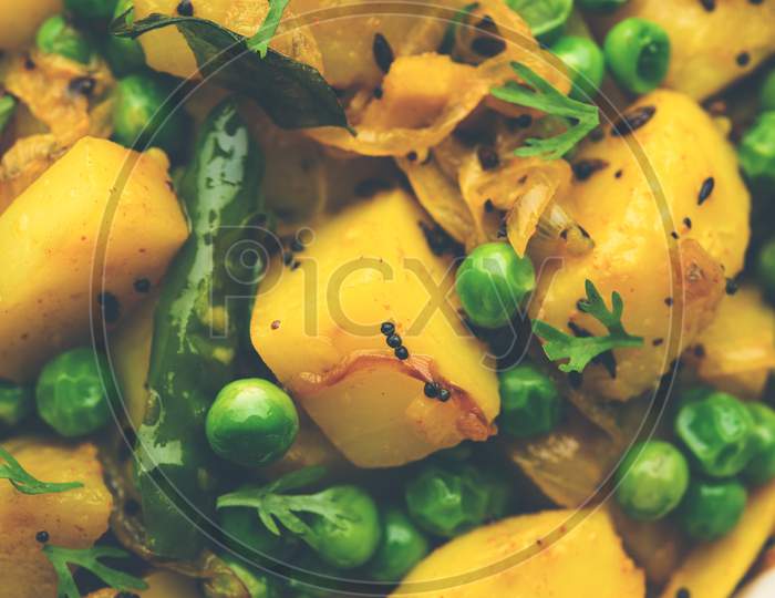 Aloo Matar Ki Sookhi Sabzi, Indian Dry Potato Green Peas Vegetable Recipe