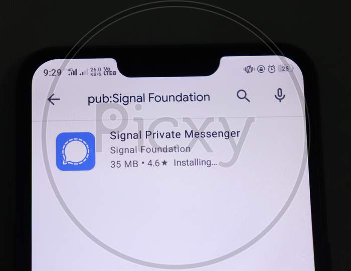 Signal app, installing app,