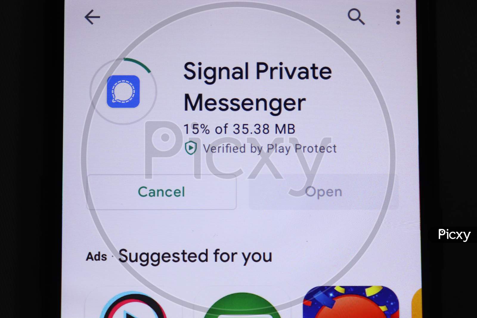 Signal private message, open, downloading,