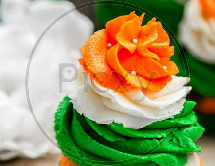 Cake tri colour