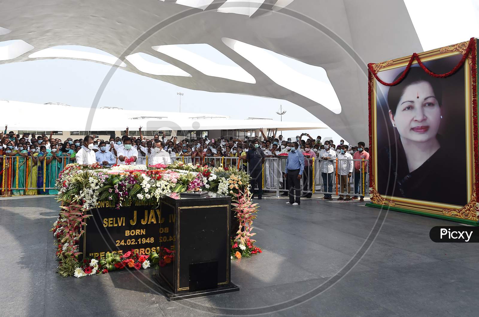 Tamil Nadu Chief Minister Edappadi K Palaniswami And Deputy Chief Minister O Panneerselvam Pay Respect After Inaugurating Jayalalithaa Memorial,