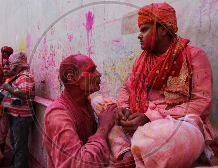 Mathura, Uttar Pradesh, India- January 28 2020: Two Indian Man Having A Conversation In The Nandgaon Temple During The Holi Festival. People Enjoying In Nandgaon During The Festival Of Colors In India.