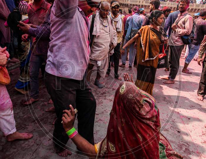 Mathura, Uttar Pradesh, India- January 28 2020: People Of India Dancing And Celebrating The Festival Of Colors Holi. People Enjoying With The Colors Of Holi In Mathura.