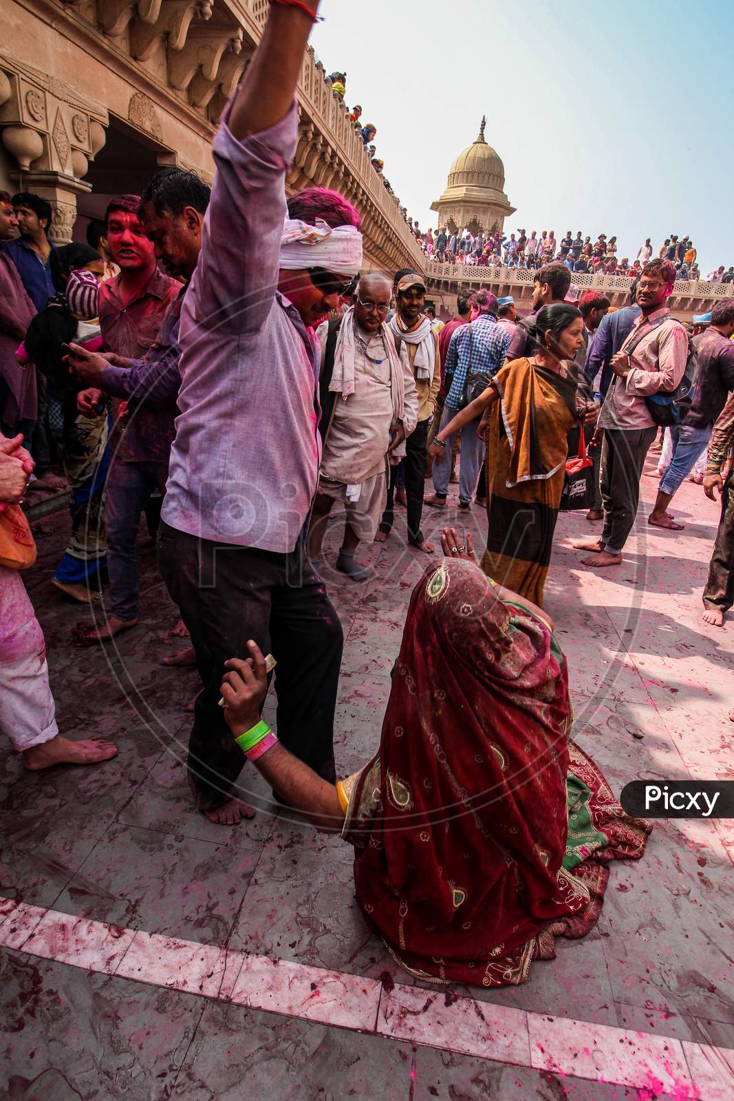 Mathura, Uttar Pradesh, India- January 28 2020: People Of India Dancing And Celebrating The Festival Of Colors Holi. People Enjoying With The Colors Of Holi In Mathura.