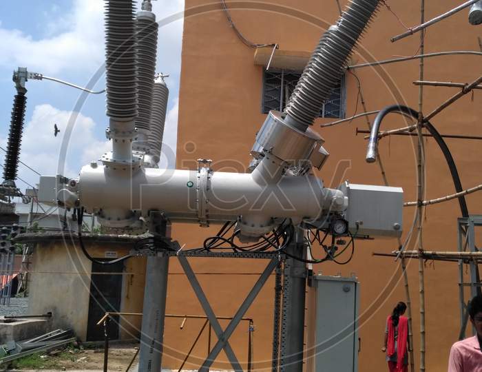 Hybrid substation