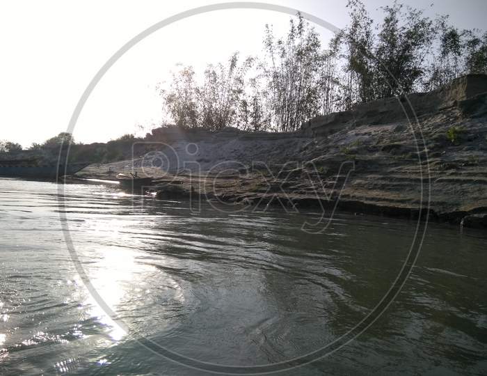bhahamputra नदी के किनारा
