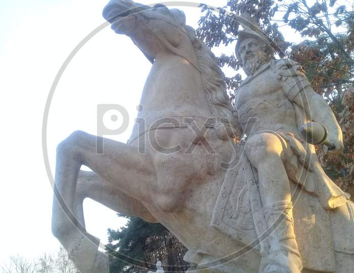 Statue Of Historical Person With Lovely Stature Settled In A Public Park