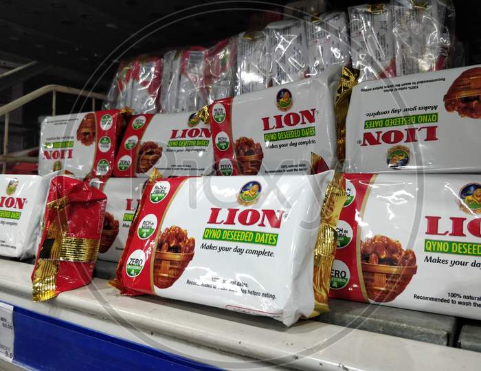 Lion dates in an Aisle