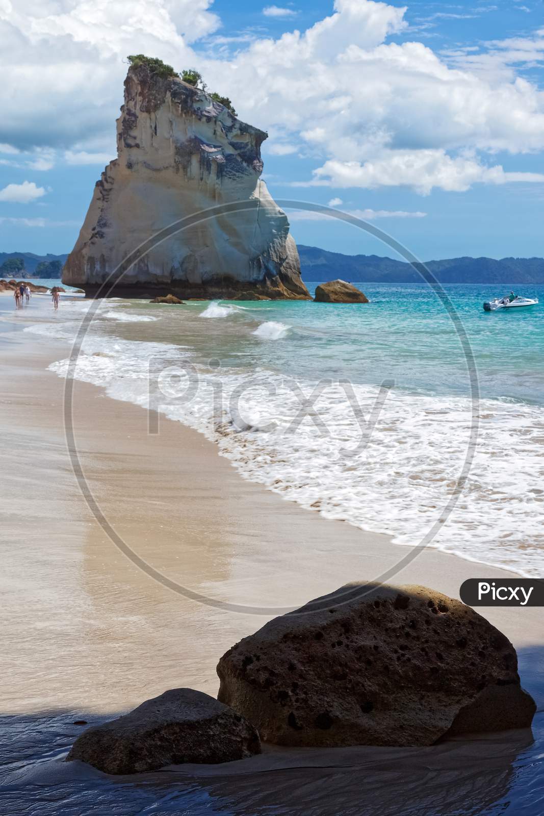 Cathedral Cove Beach Near Hahei In New Zealand