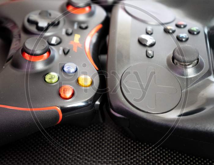 Redgear Vs The Steam Controller On A Carbon Fiber Background Showing Technology Of Inputs For Computer Gaming