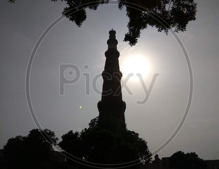 Sun in the backdrop of Qutub Minar, Mehrauli, Delhi