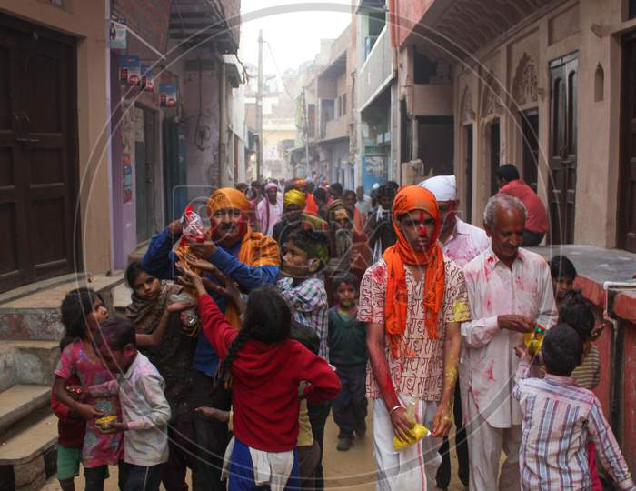Mathura, Uttar Pradesh/ India- January 6 2020: Indian Man Distributing Prasad On Street In Mathura During The Holi Festival.
