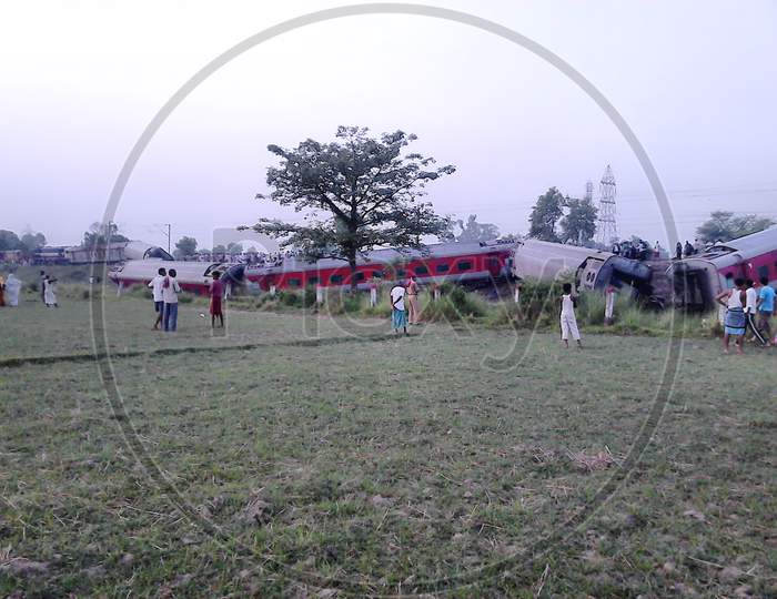 Train Accident Chapra Scene