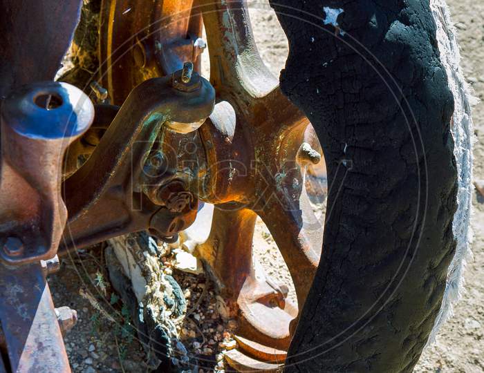 Bryce, Utah/Usa - November 5 : Threadbare Tyre And Rusty Wheel On An Old Truck At Bryce In Utah On November 5, 2009